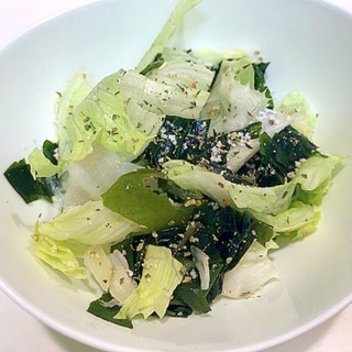 シンプル味付け☆レタスと海藻の簡単サラダ